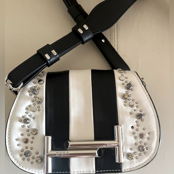Tod's crossbody leather bag with studs & crystals. Luxury for a fraction 🔥🔥🔥 - Picture 13 of 13